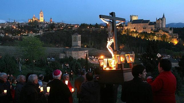 La edición nacional de ABC habla de la Semana Santa de Segovia
