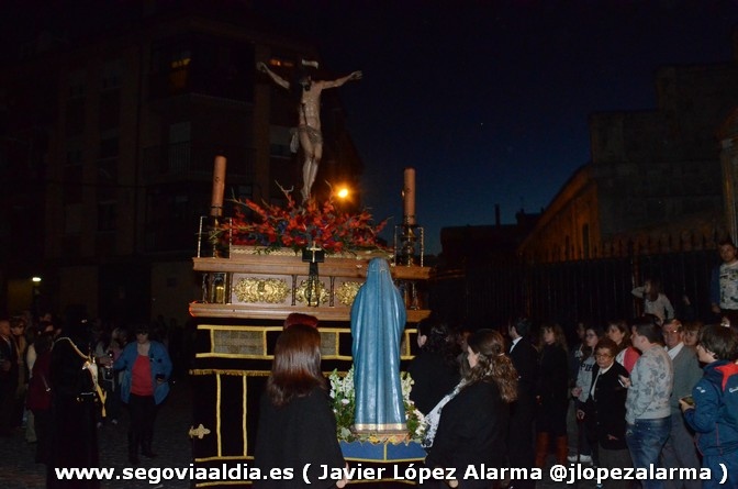 El Cristo de la Esperanza recorrió las calles del barrio de Santa Eulalia en un Vía Crucis de cuatro horas. Segovia al día (1 de abril de 2015)l