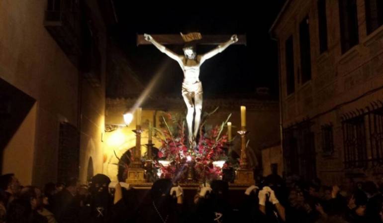 El Santo Vía Crucis y procesión con la Imagen del Santo Cristo de la Paciencia se celebró el Miércoles Santo. Segovia al día (1 de abril de 2015)
