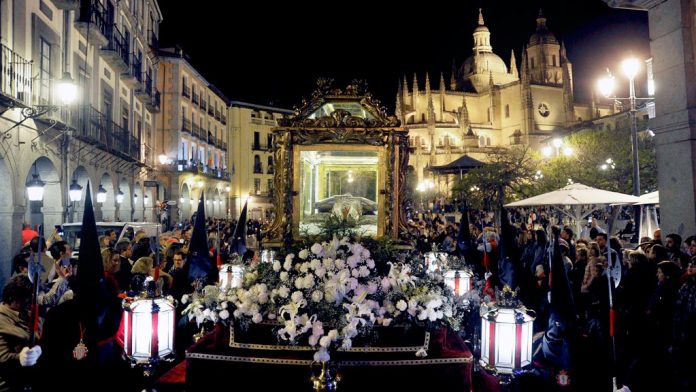 Las cofradías estudian incorporar una procesión en Sábado Santo(El Adelantado de Segovia 6-III-2018)