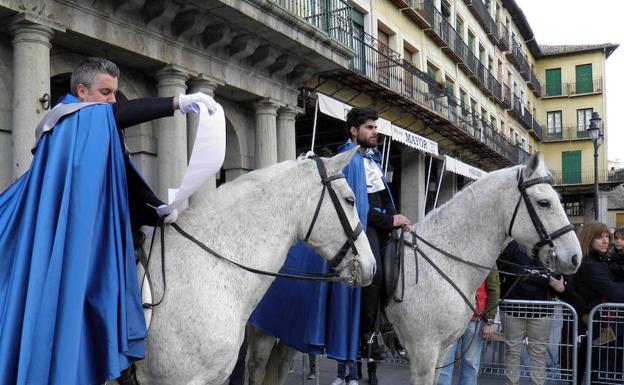 Los heraldos a caballo anunciarán la Pasión acompañados de cofrades y músicos (Norte de Castilla 6-III-2018)