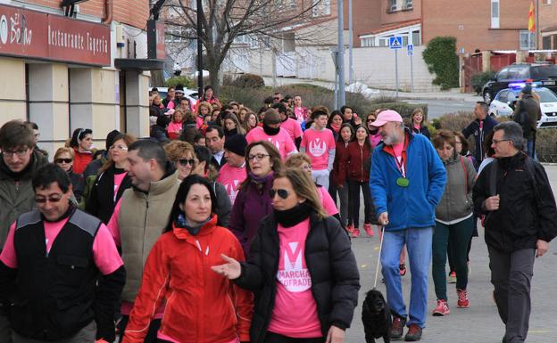 Los cofrades caminan unidos contra el cáncer infantil(El Norte de Castilla 18-III-2018)