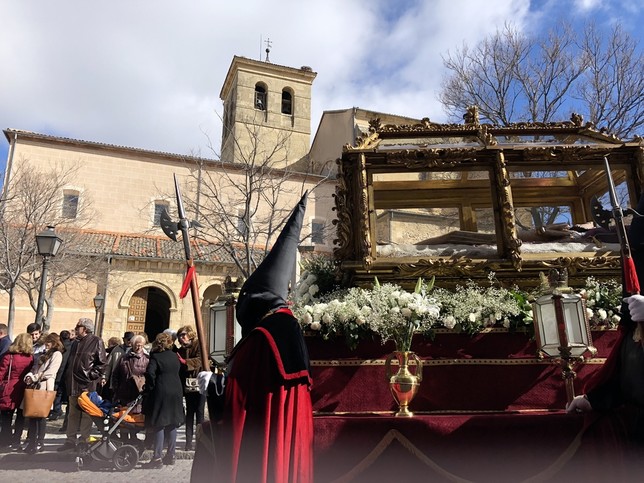 El Cristo de los Gascones impresiona a los turistas (el día de Segovia 30-III-2018)