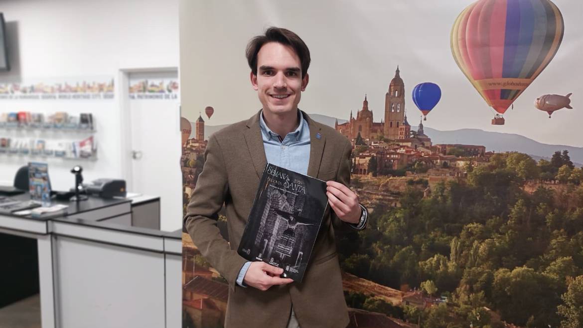 Comienzan a repartirse los 3.000 ejemplares de la revista oficial de la Semana Santa de Segovia