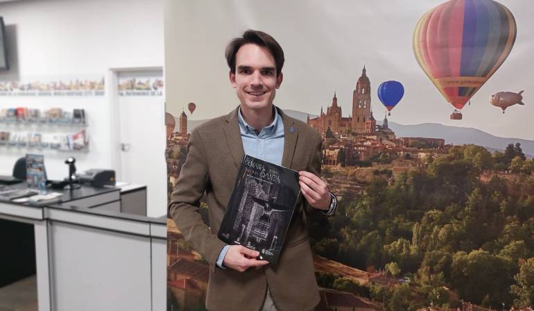 Comienzan a repartirse los 3.000 ejemplares de la revista oficial de la Semana Santa de Segovia